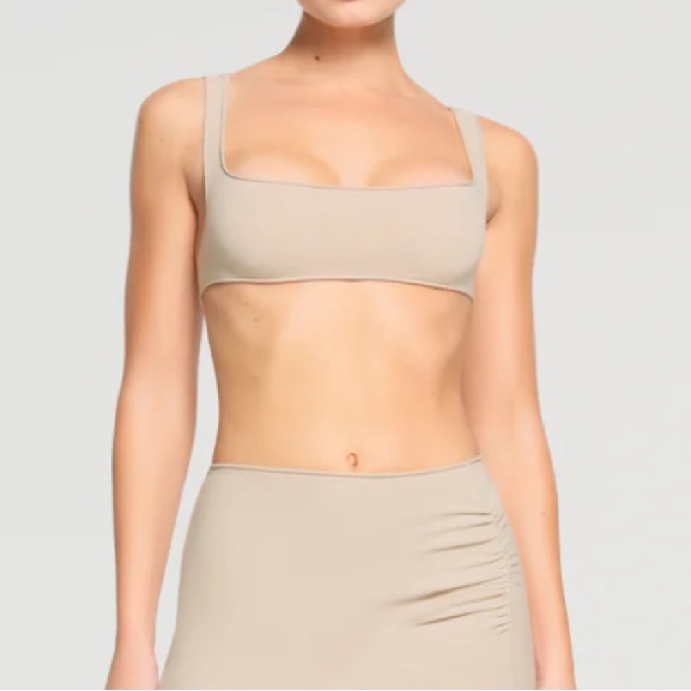 SKIMS NWT raw edge bra top